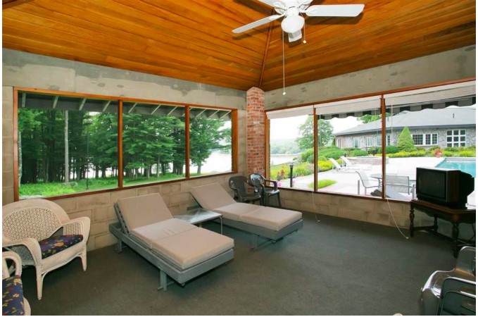 Screened in porch